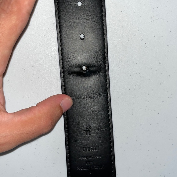 M9043W
LV Initiales 40MM Reversible
30/32in - Picture 4 of 9